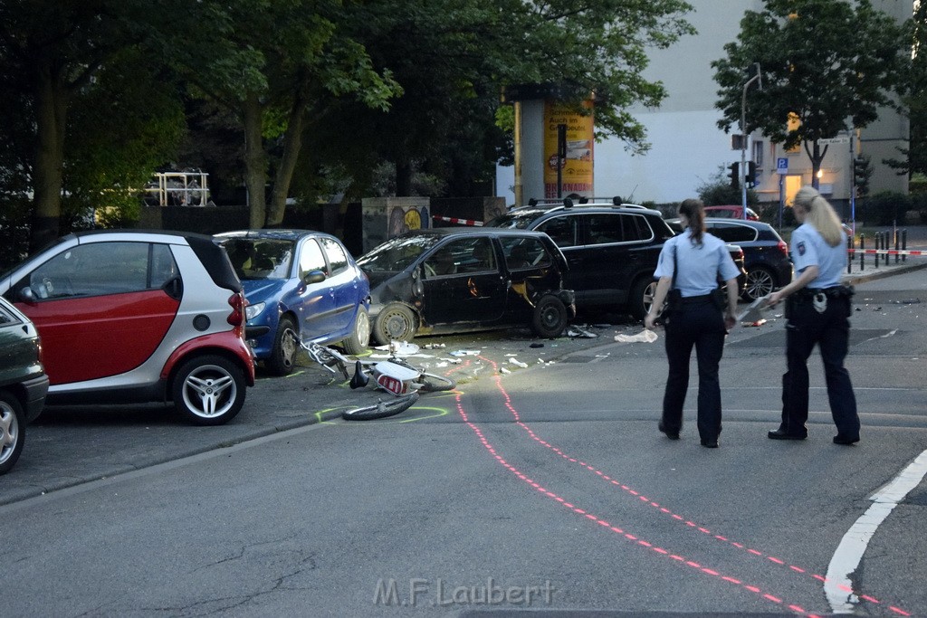 Schwerer VU PKW Rad Koeln Deutz Giessenerstr Betzdorferstr P010.JPG - Miklos Laubert